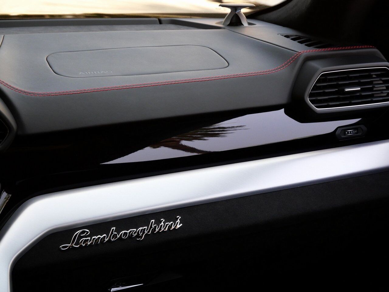 2019 Lamborghini Urus Base Base Lawrence KS