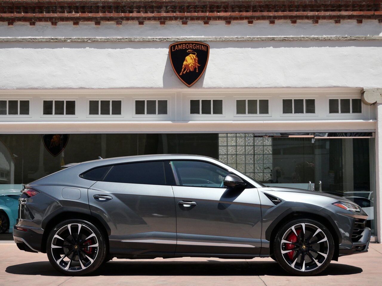 2019 Lamborghini Urus Base Base Lawrence KS