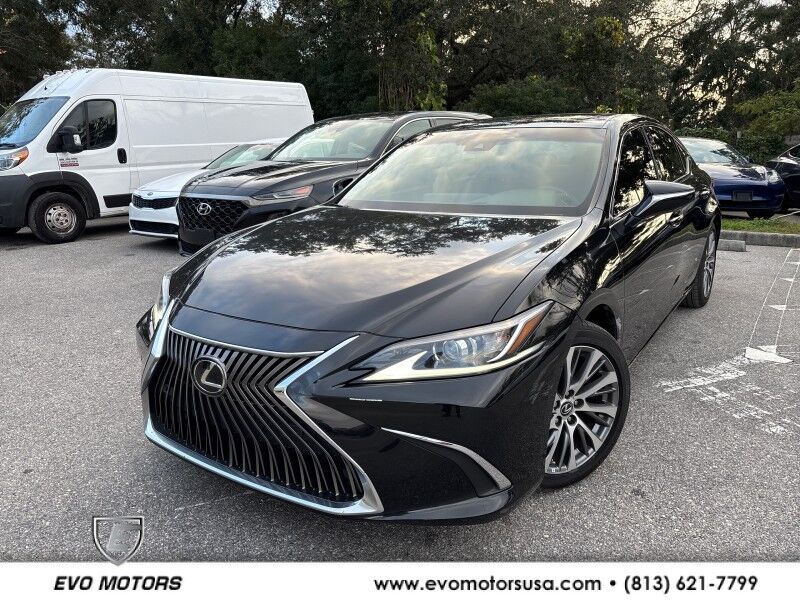 2019 Lexus ES Base's photo