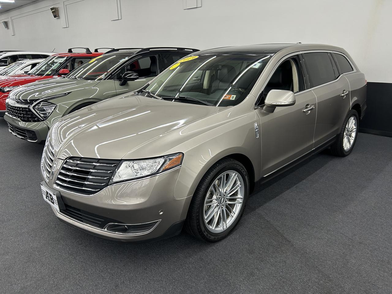 2019 Lincoln MKT Reserve's photo