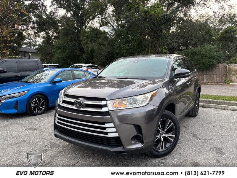 2019 Toyota Highlander LE's photo