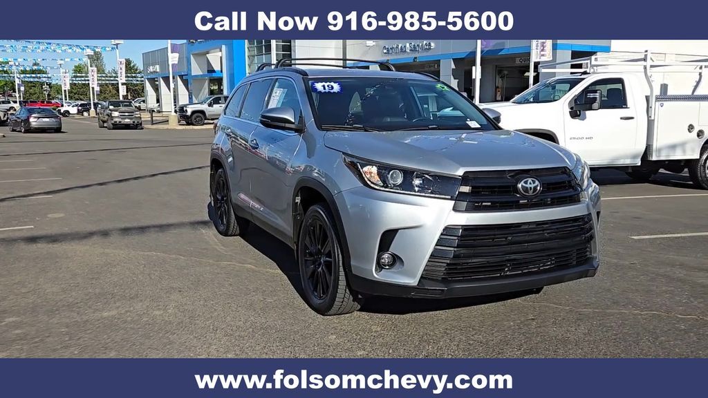 2019 Toyota Highlander SE 2019 Toyota Highlander SE