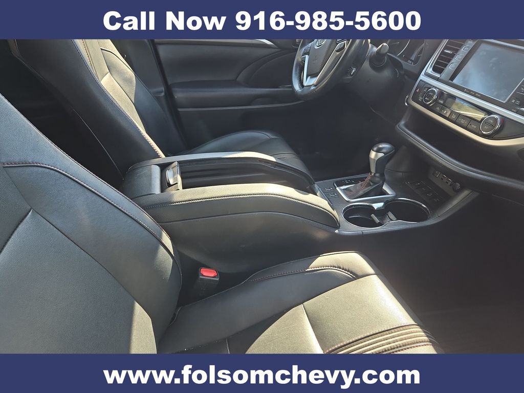 2019 Toyota Highlander SE 2019 Toyota Highlander SE