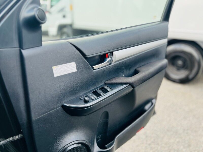 2019 Toyota Hilux SR5 Vaitele 2019 Toyota Hilux SR5 Vaitele