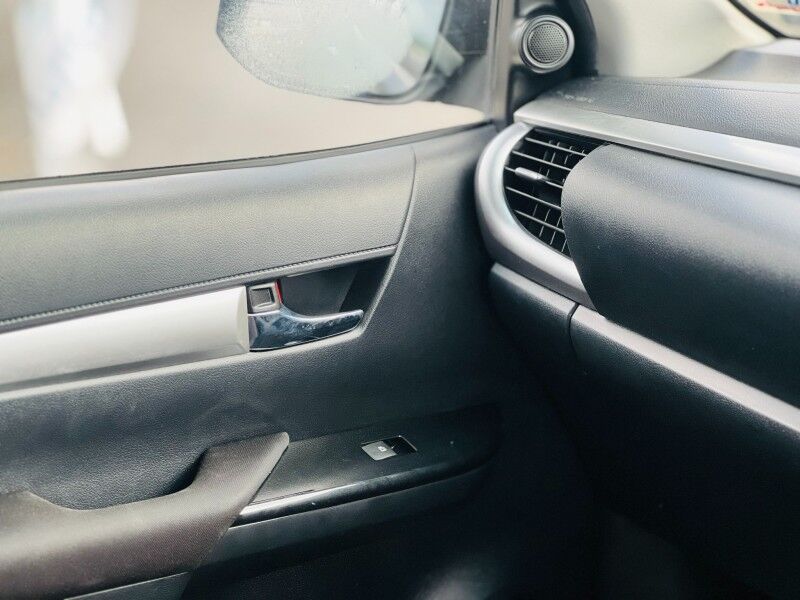 2019 Toyota Hilux SR5 Vaitele 2019 Toyota Hilux SR5 Vaitele