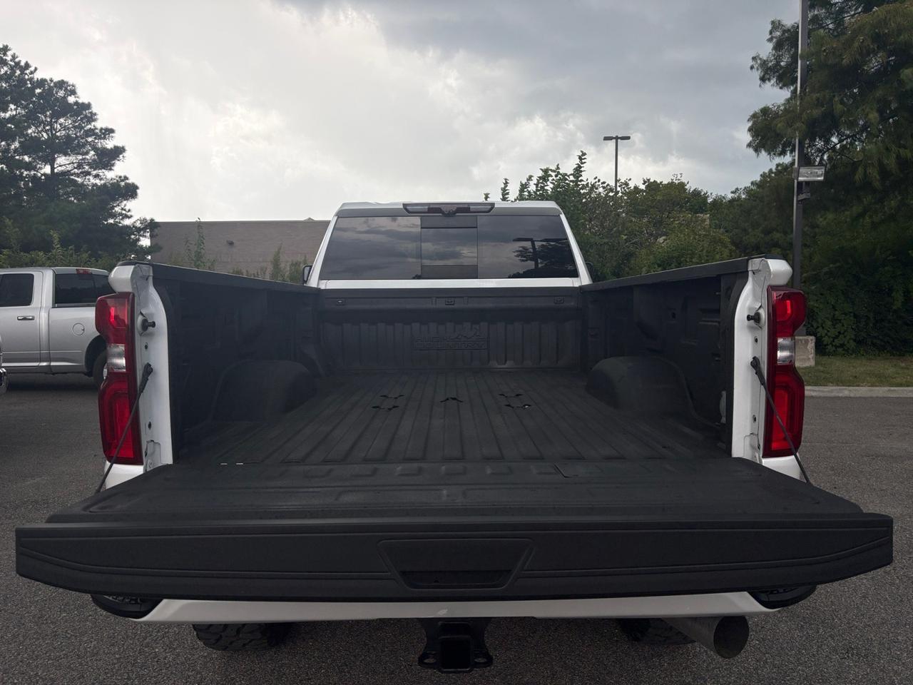2020 Chevrolet Silverado 3500HD High Country, RUNNING BOARDS, POWER TAILGATE, 360 BACKUP CAMERA, SUNROOF, LANE KEEP ASSIST, BLIND SPOT ALERT, FORWARD COLLISION WARNING, HEATED & COOLING SEATS, HEADS-UP DISPLAY, LOW MILEAGE, HIGH COUNTRY, BIGGER TRUCK! Virginia Beach VA 2020 Chevrolet Silverado 3500HD High Country, RUNNING BOARDS, POWER TAILGATE, 360 BACKUP CAMERA, SUNROOF, LANE KEEP ASSIST, BLIND SPOT ALERT, FORWARD COLLISION WARNING, HEATED & COOLING SEATS, HEADS-UP DISPLAY, LOW MILEAGE, HIGH COUNTRY, BIGGER TRUCK! Virginia Beach VA