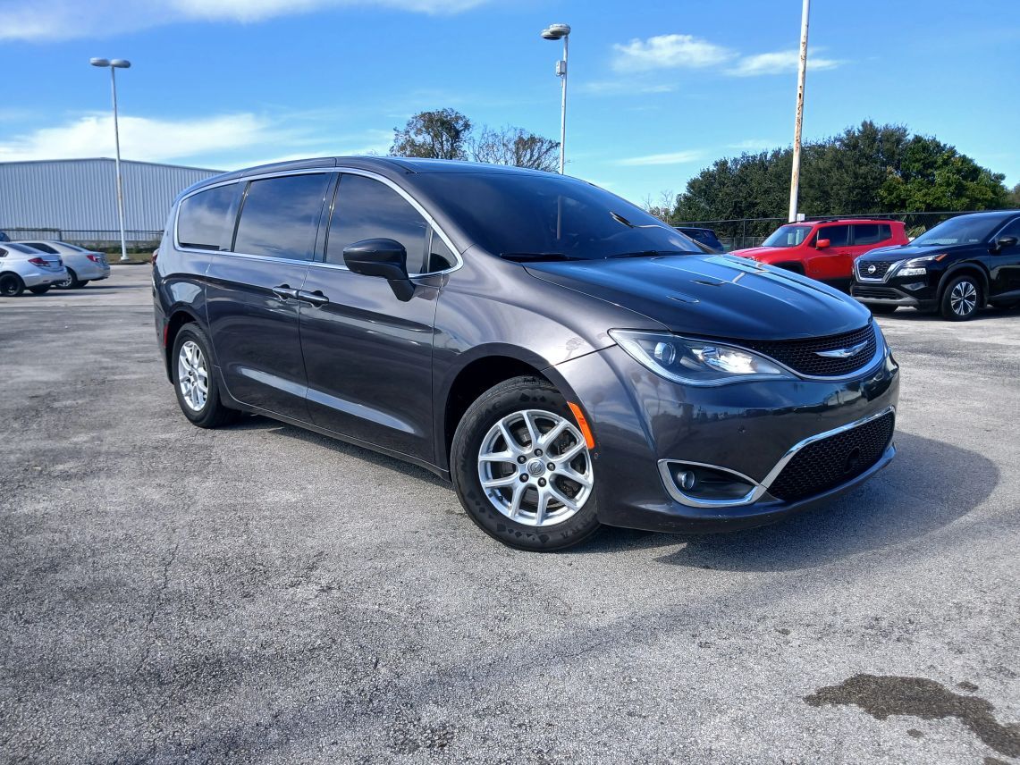 2020 Chrysler Pacifica Touring's photo