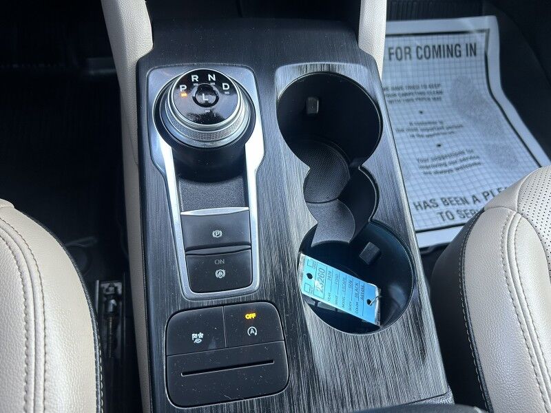 2020 Ford Escape SEL - 1 OWNER - LEATHER - SUNROOF - NAVIGATION Whitinsville MA 2020 Ford Escape SEL - 1 OWNER - LEATHER - SUNROOF - NAVIGATION Whitinsville MA
