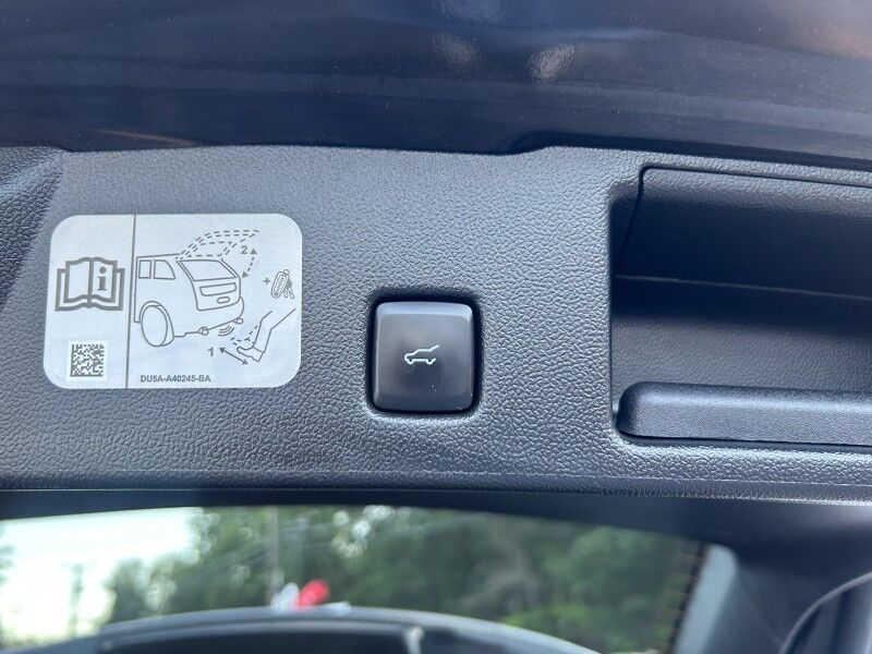 2020 Ford Escape SEL - 1 OWNER - LEATHER - SUNROOF - NAVIGATION Whitinsville MA 2020 Ford Escape SEL - 1 OWNER - LEATHER - SUNROOF - NAVIGATION Whitinsville MA
