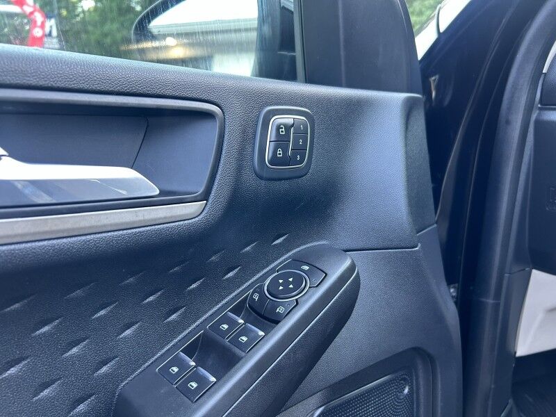 2020 Ford Escape SEL - 1 OWNER - LEATHER - SUNROOF - NAVIGATION Whitinsville MA 2020 Ford Escape SEL - 1 OWNER - LEATHER - SUNROOF - NAVIGATION Whitinsville MA