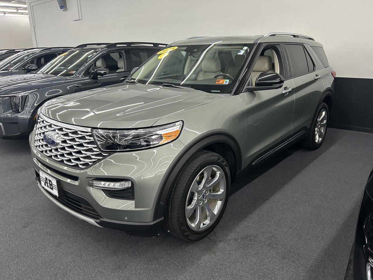 2020 Ford Explorer Platinum's photo