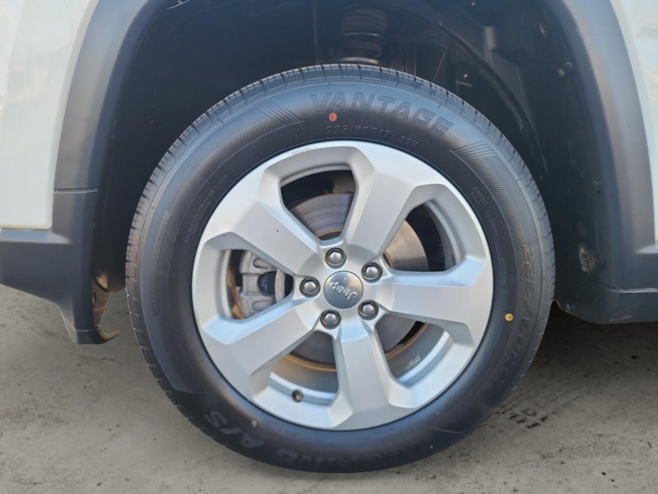 2020 JEEP COMPASS LATITUDE; AL Kansas City MO 2020 JEEP COMPASS LATITUDE; AL Kansas City MO