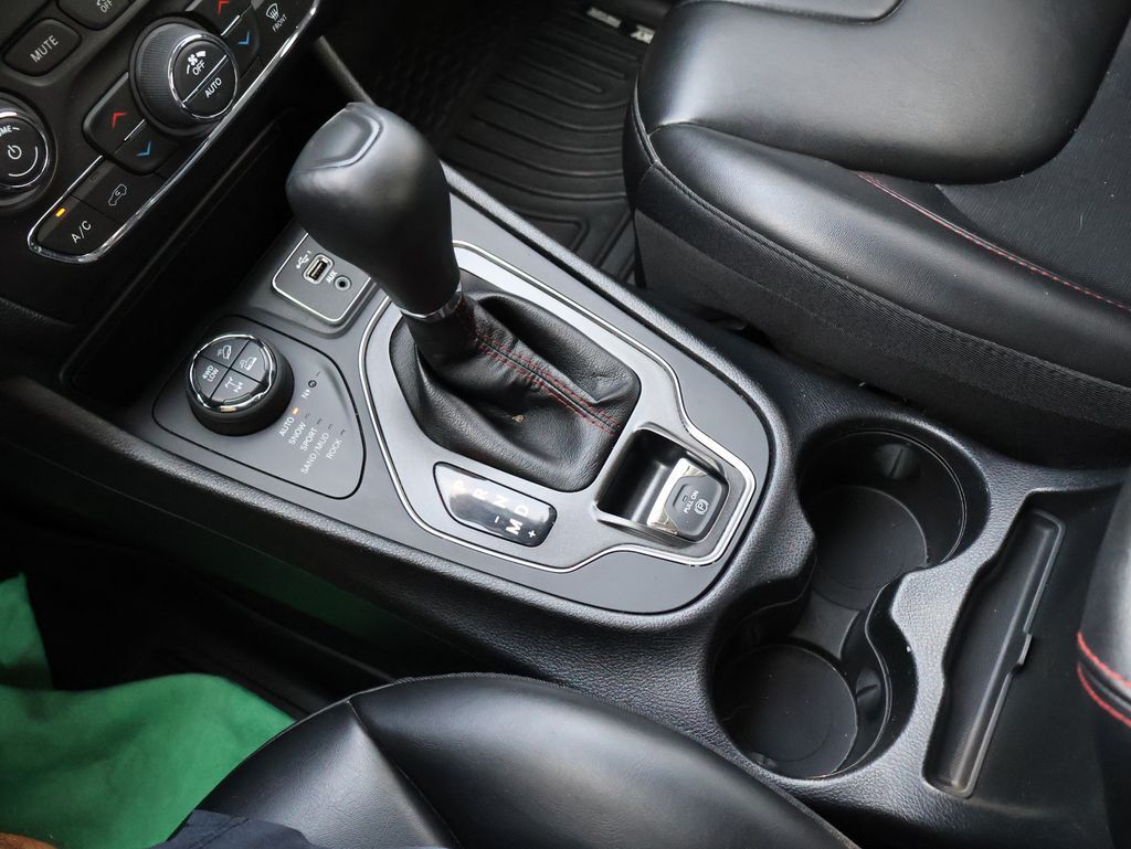 2020 Jeep Cherokee Trailhawk