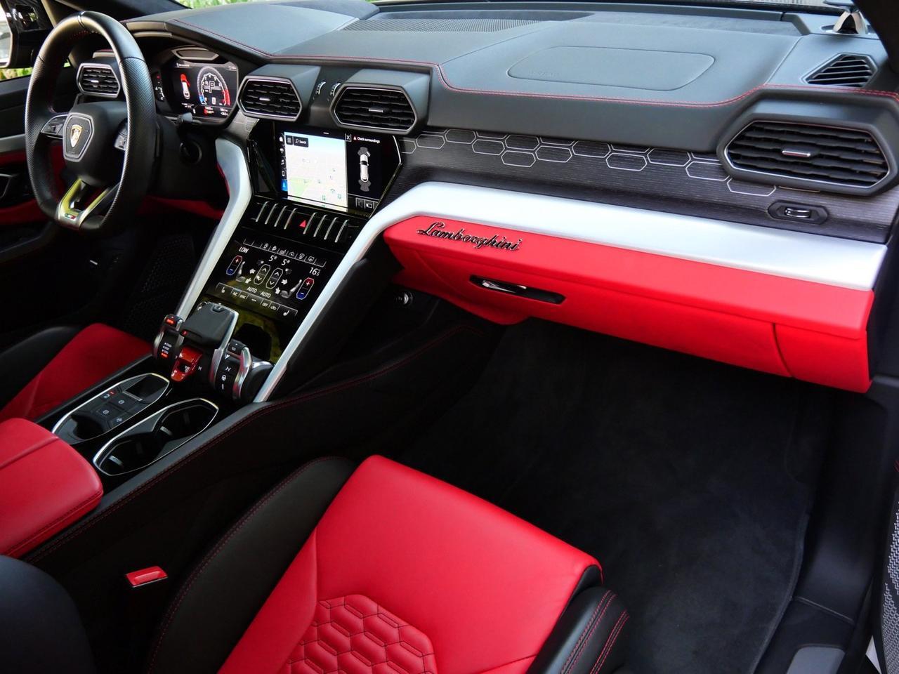 2020 Lamborghini Urus Base Base Lawrence KS