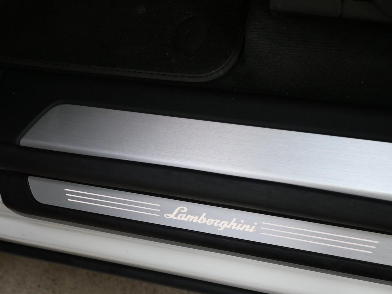 2020 Lamborghini Urus Base Base Lawrence KS