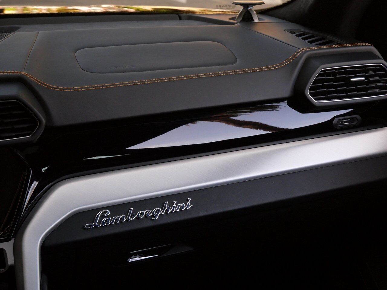 2020 Lamborghini Urus Base Base Lawrence KS