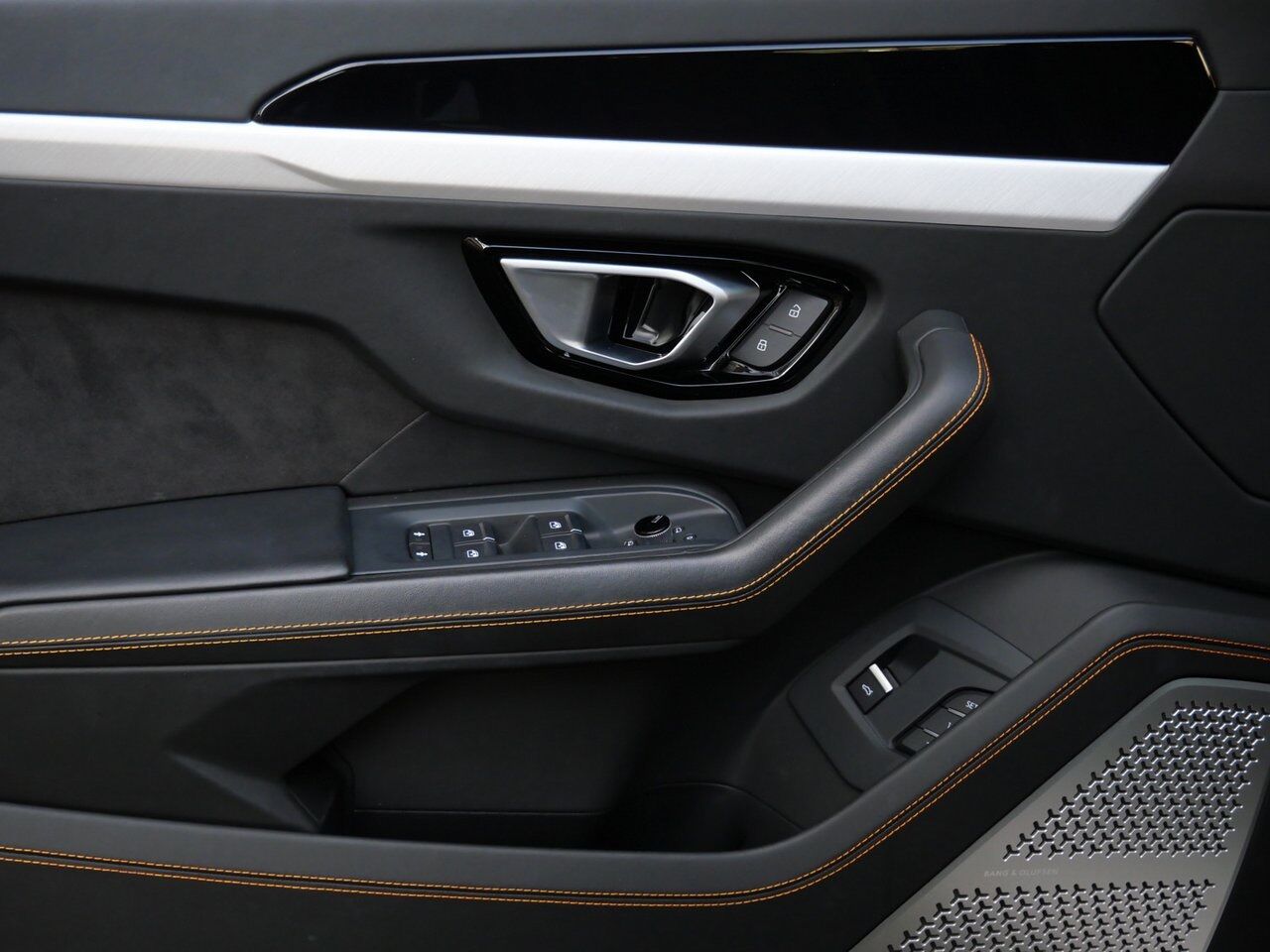 2020 Lamborghini Urus Base Base Lawrence KS