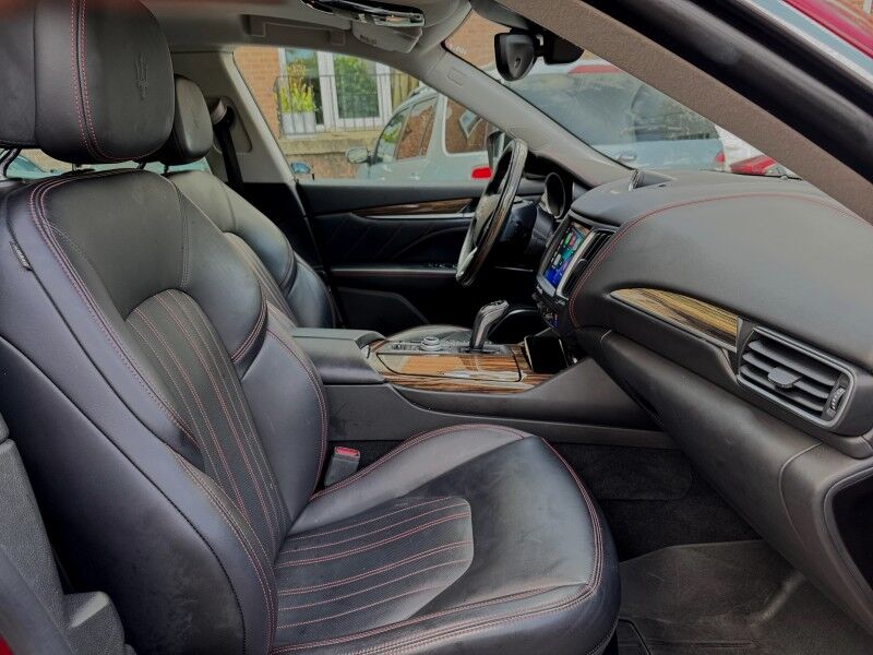 2020 Maserati Levante GranLusso AWD w/ Ermenegildo Zegna Silk Interior Appointments Arlington VA