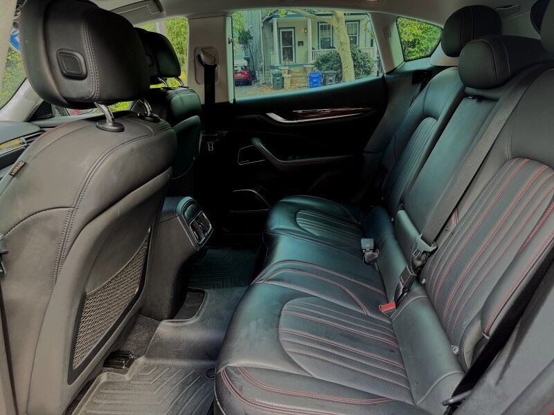 2020 Maserati Levante GranLusso AWD w/ Ermenegildo Zegna Silk Interior Appointments Arlington VA
