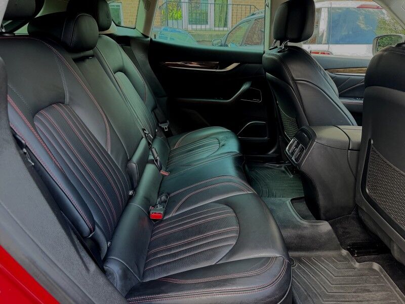 2020 Maserati Levante GranLusso AWD w/ Ermenegildo Zegna Silk Interior Appointments Arlington VA