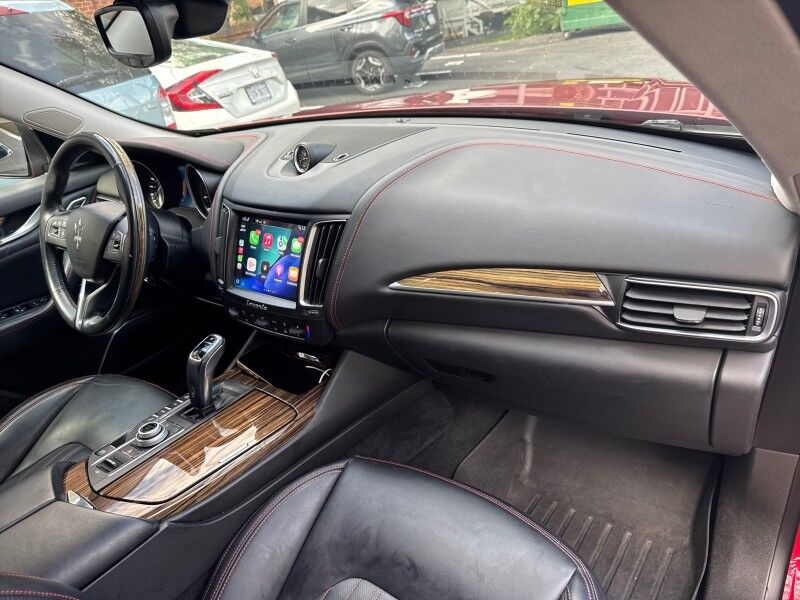 2020 Maserati Levante GranLusso AWD w/ Ermenegildo Zegna Silk Interior Appointments Arlington VA