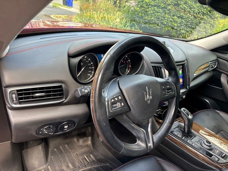 2020 Maserati Levante GranLusso AWD w/ Ermenegildo Zegna Silk Interior Appointments Arlington VA