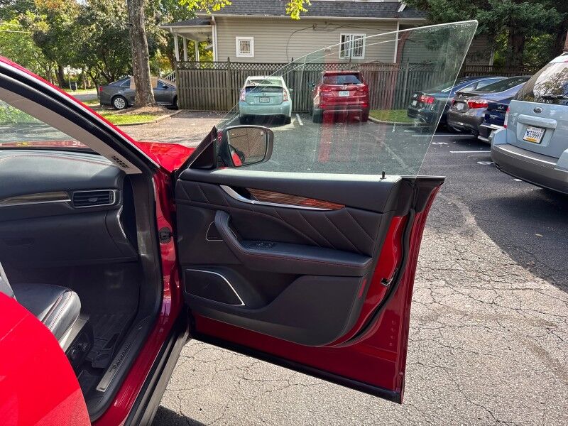 2020 Maserati Levante GranLusso AWD w/ Ermenegildo Zegna Silk Interior Appointments Arlington VA