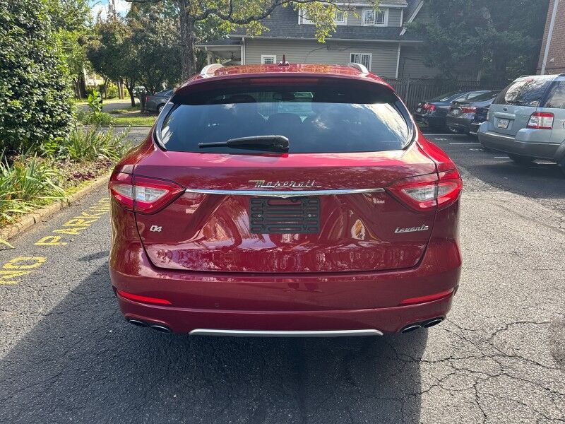2020 Maserati Levante GranLusso AWD w/ Ermenegildo Zegna Silk Interior Appointments Arlington VA