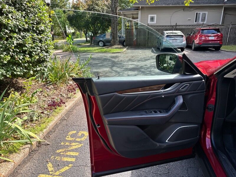 2020 Maserati Levante GranLusso AWD w/ Ermenegildo Zegna Silk Interior Appointments Arlington VA