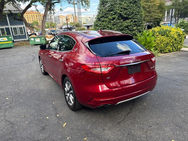2020 Maserati Levante GranLusso AWD w/ Ermenegildo Zegna Silk Interior Appointments Arlington VA