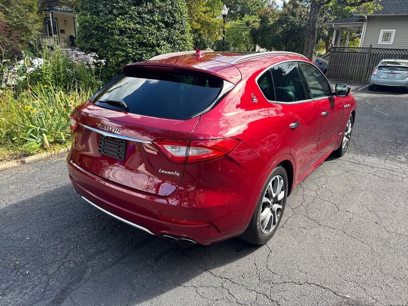 2020 Maserati Levante GranLusso AWD w/ Ermenegildo Zegna Silk Interior Appointments Arlington VA
