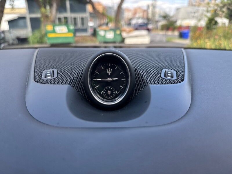 2020 Maserati Levante GranLusso AWD w/ Ermenegildo Zegna Silk Interior Appointments Arlington VA