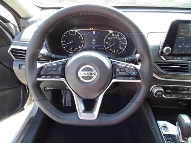 2020 Nissan Altima 2.5 Platinum Oshkosh WI