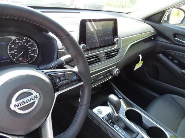 2020 Nissan Altima 2.5 Platinum Oshkosh WI