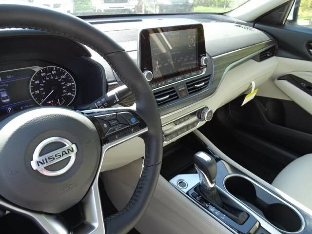 2020 Nissan Altima 2.5 Platinum Oshkosh WI