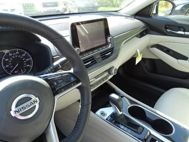 2020 Nissan Altima 2.5 Platinum Oshkosh WI