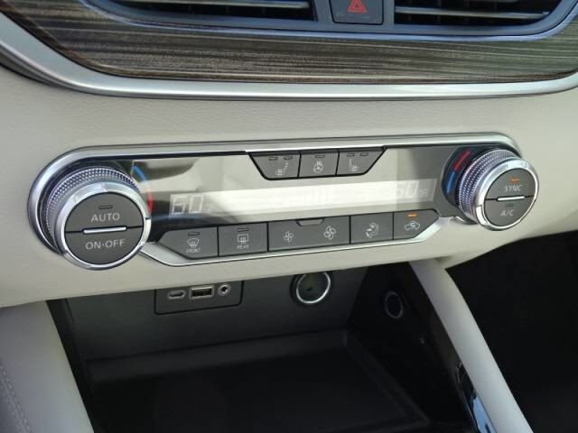 2020 Nissan Altima 2.5 Platinum Oshkosh WI