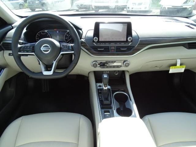 2020 Nissan Altima 2.5 Platinum Oshkosh WI