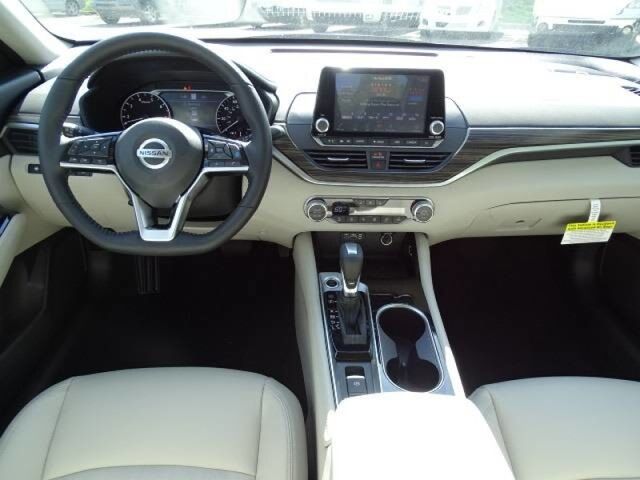 2020 Nissan Altima 2.5 Platinum Oshkosh WI