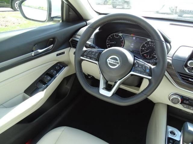 2020 Nissan Altima 2.5 Platinum Oshkosh WI