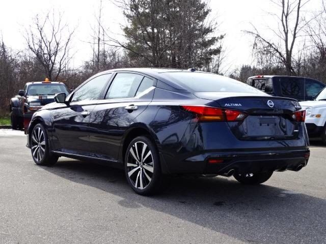 2020 Nissan Altima 2.5 Platinum Oshkosh WI