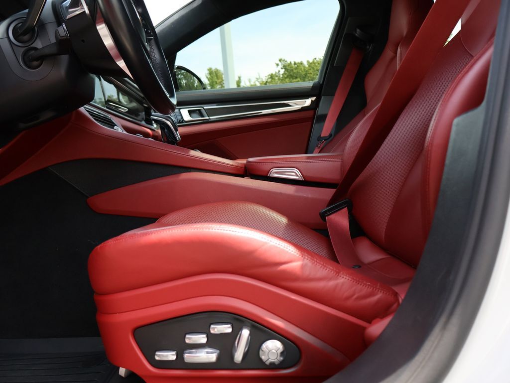 2020 Porsche Panamera Sport Turismo GTS