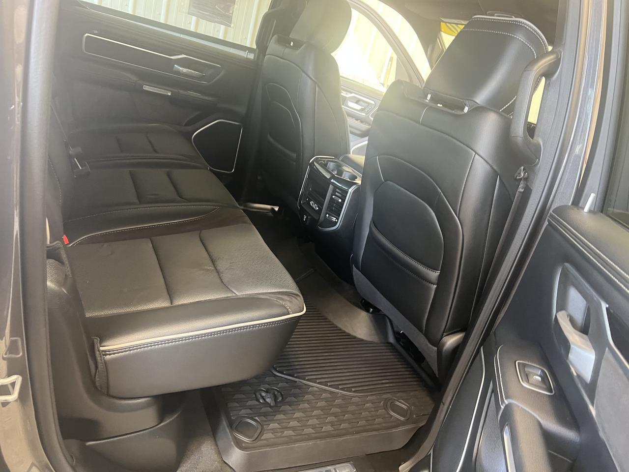 RAM1500 CREW CAB 4X423