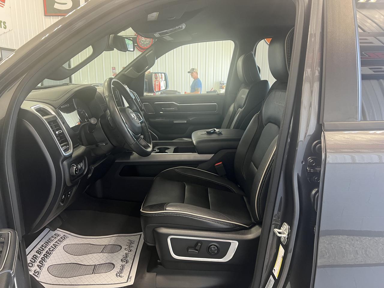 RAM1500 CREW CAB 4X421