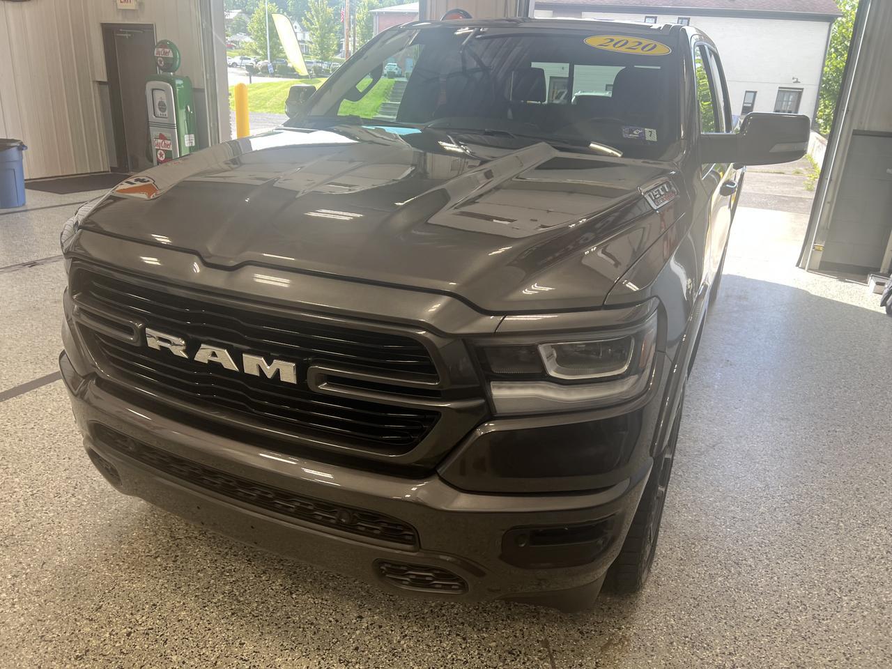 RAM1500 CREW CAB 4X44