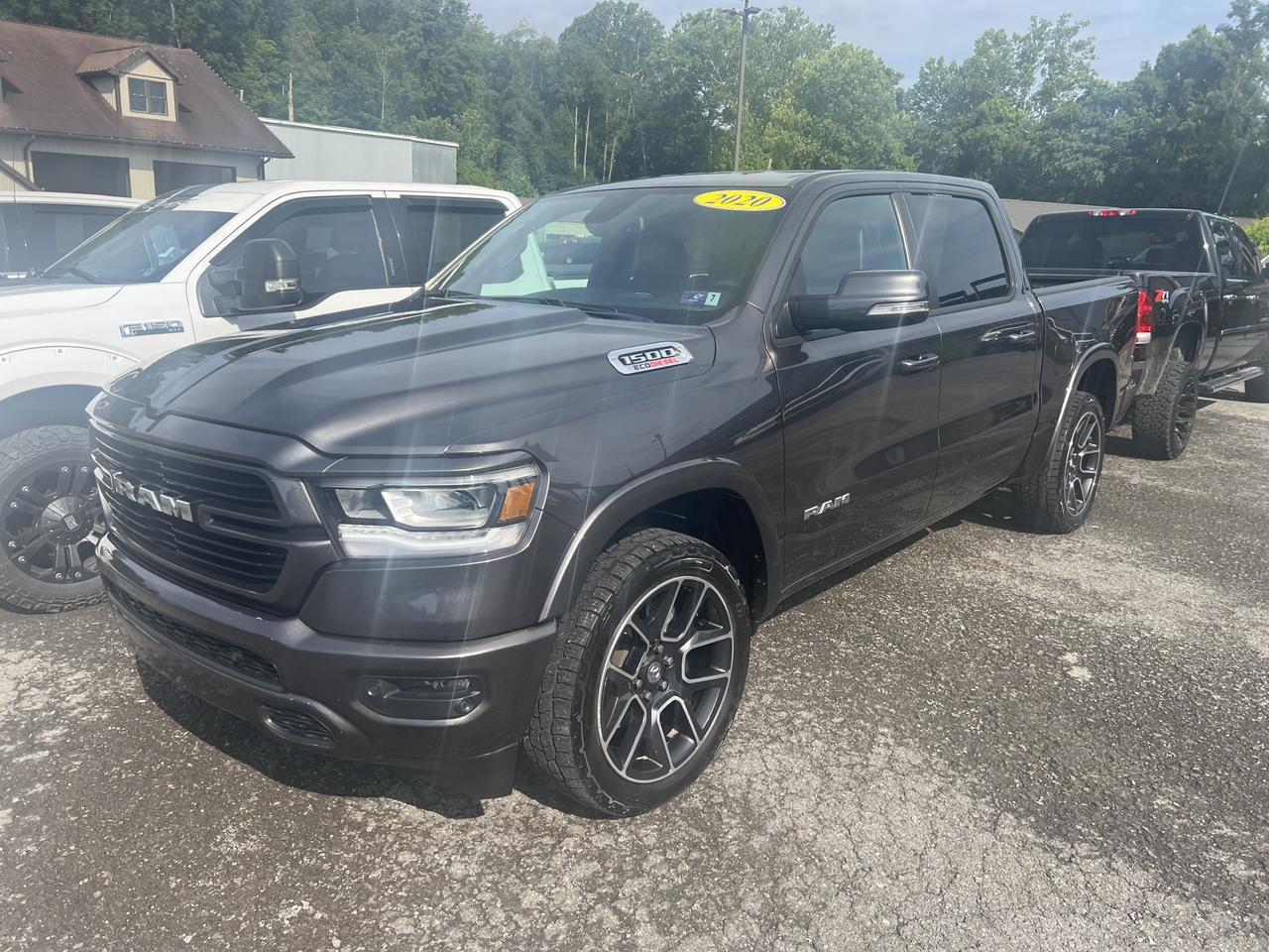 RAM1500 CREW CAB 4X428