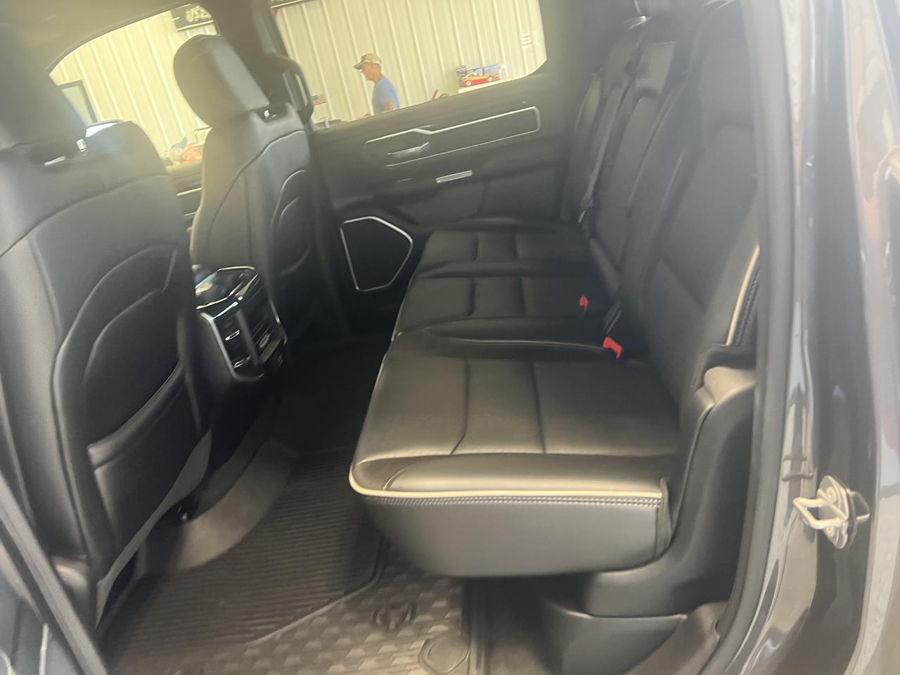 RAM1500 CREW CAB 4X422