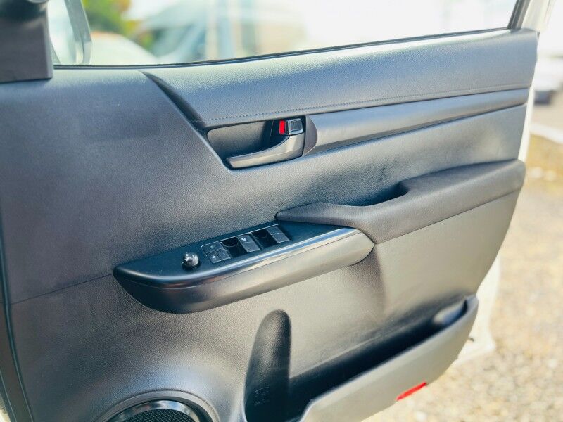 2020 Toyota Hilux SR (2.8L Diesel) Vaitele 2020 Toyota Hilux SR (2.8L Diesel) Vaitele
