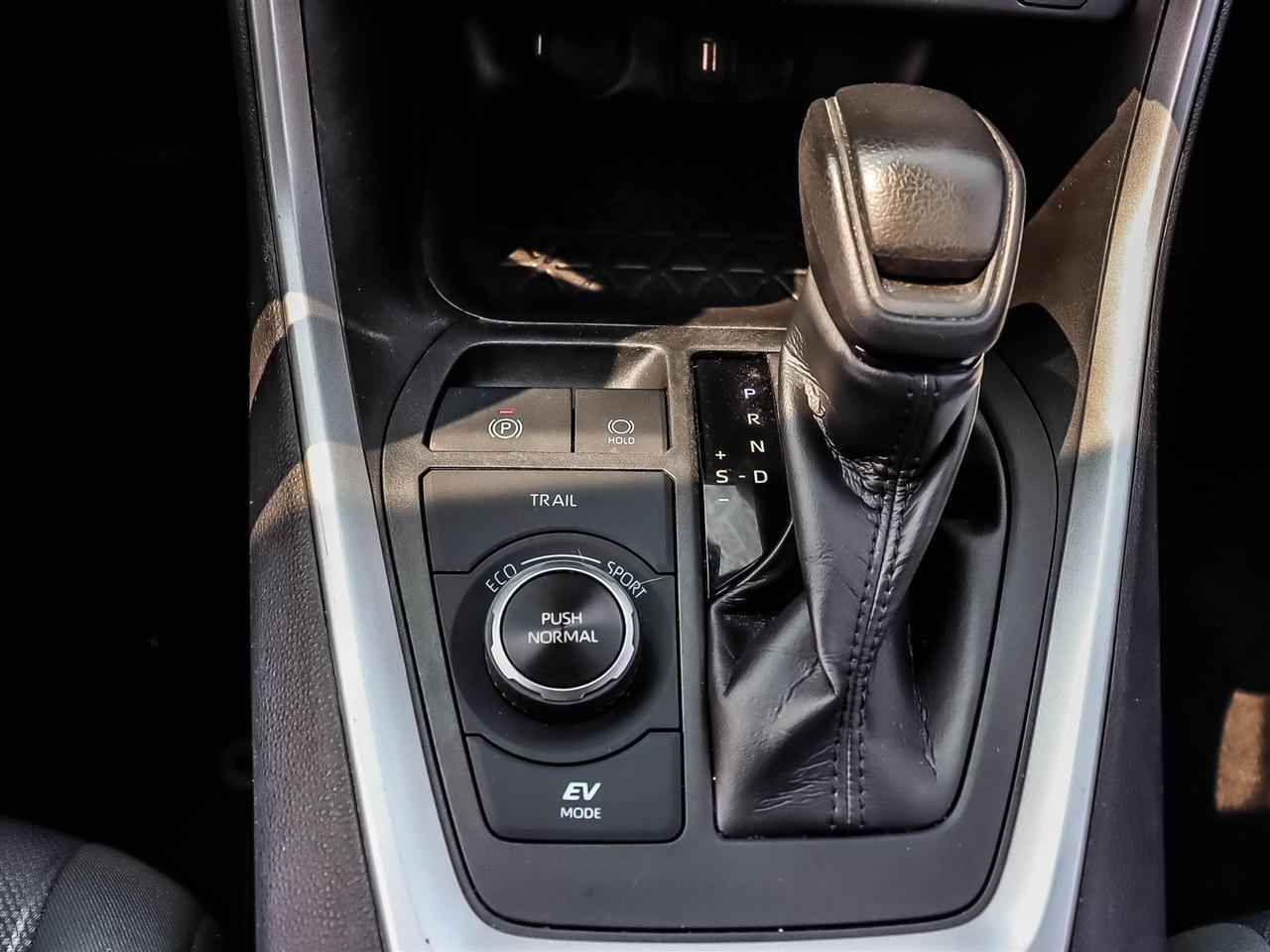 2020 Toyota RAV4 Hybrid LE Mississauga ON