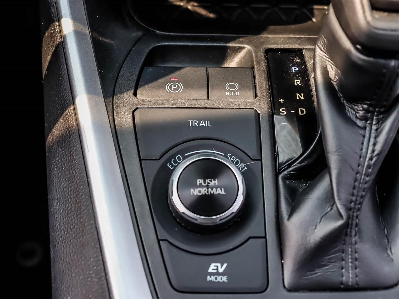 2020 Toyota RAV4 Hybrid LE Mississauga ON